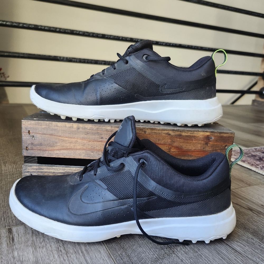 Nike women's Black and White Golf Shoes Size 9